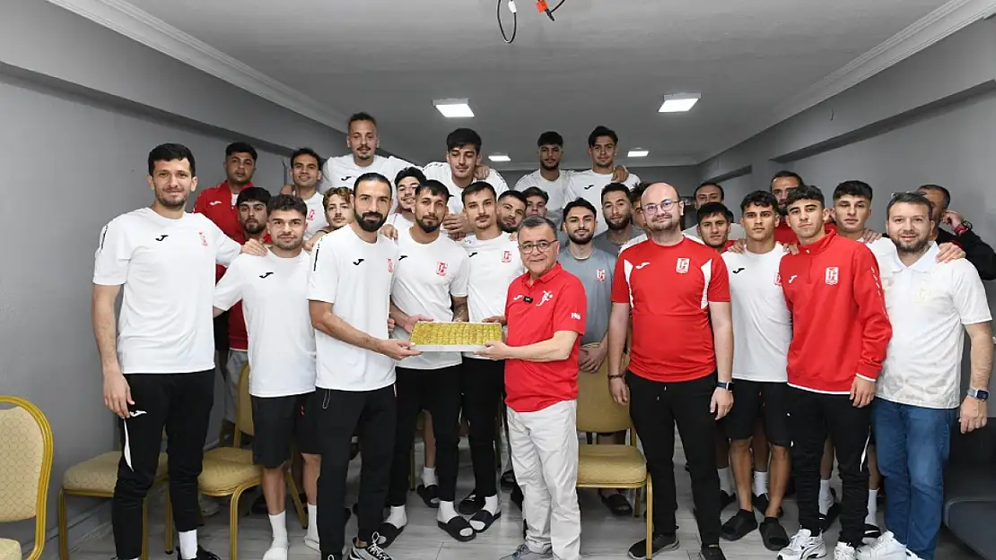 TARİHİ MAÇ ÖNCESİ ŞEHİRLİ BALIKESİRSPORLU FUTBOLCULARLA BULUŞTU
