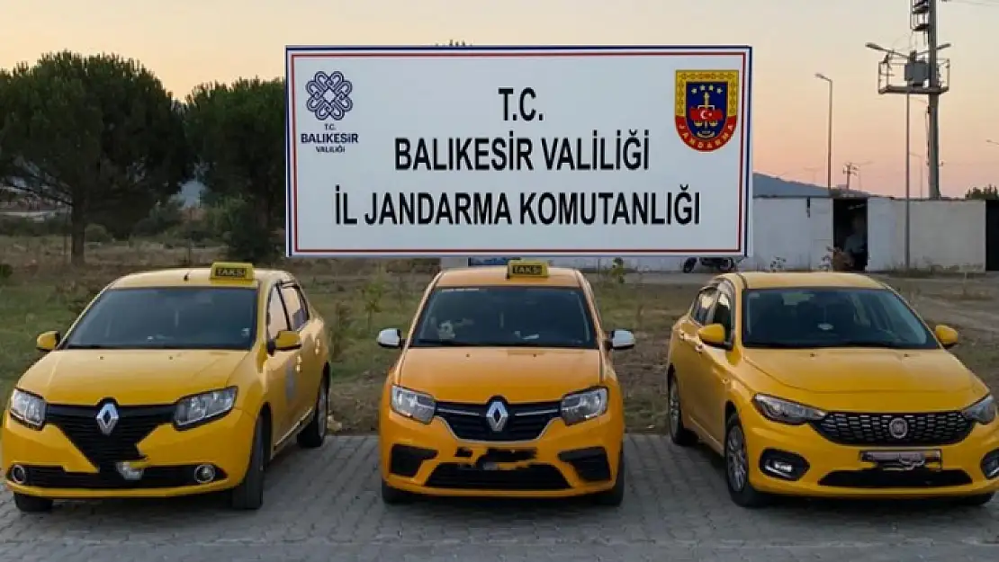 Ticari Taksilerle Göçmen Kaçakçılığı Yapan 3 Kişi Yakalandı