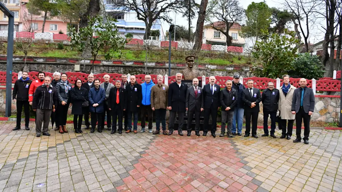 Tıp Bayramı Tıbbiyeli Hikmet'in Büstü Önünde Kutlandı