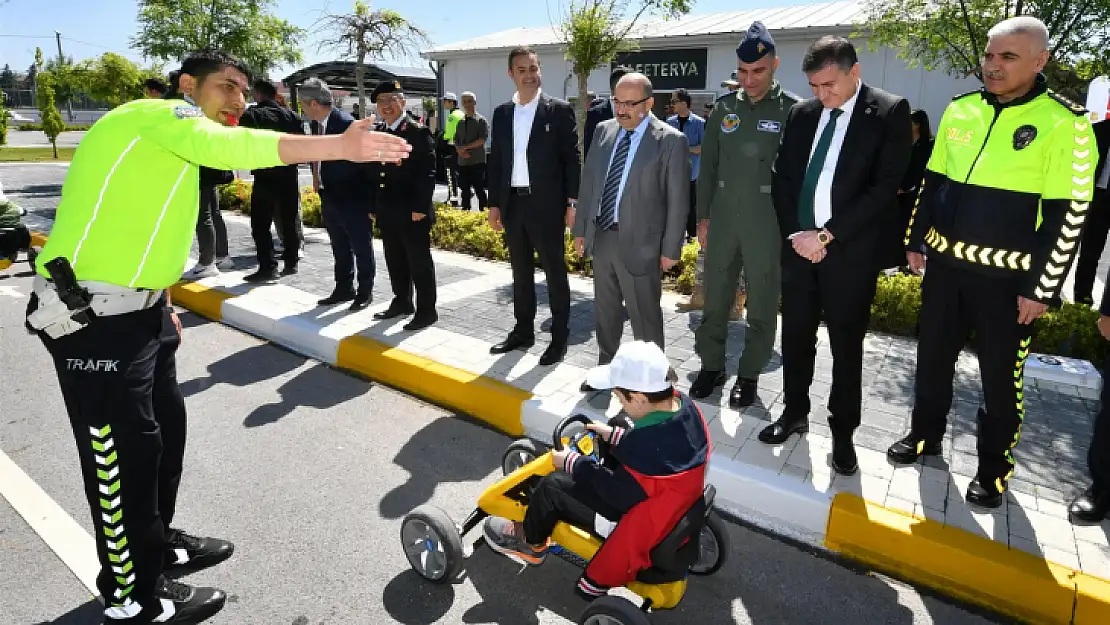 Trafik Haftası'nda çocuklar eğlenirken öğrendiler