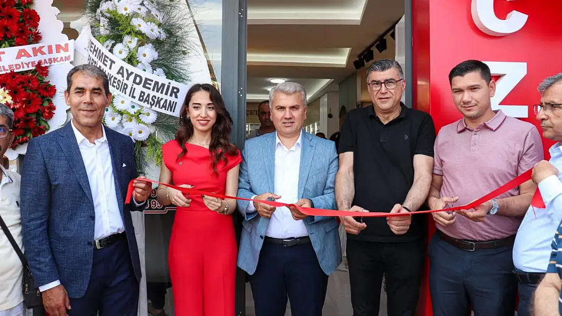 Turgut Eczanesi Görkemli Bir Törenle Açıldı