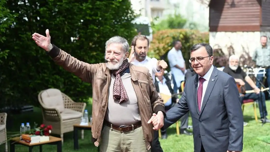 ÜNLÜLER ALTIEYLÜL'DE BULUŞTU