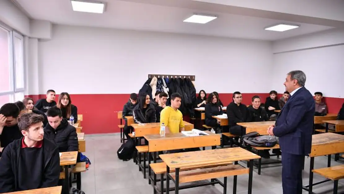 Vali Şıldak'tan 2023'ün İlk Okul Ziyareti
