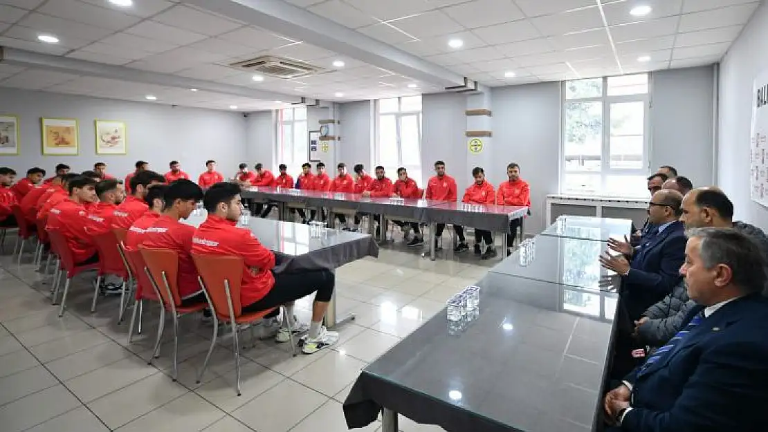 Vali Ustaoğlu Balıkesirspor'u Ziyaret Etti