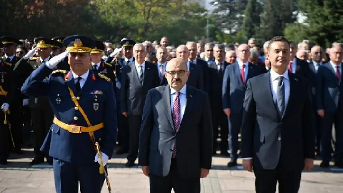 Vali Ustaoğlu: 'Cumhuriyet'in 101'inci yılını milli birlik ve beraberlik içerisinde gururla kutluyoruz'