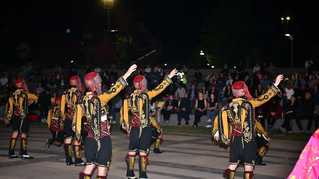 Zeybekler Buluşması ve Kahramanlık Konserine büyük ilgi