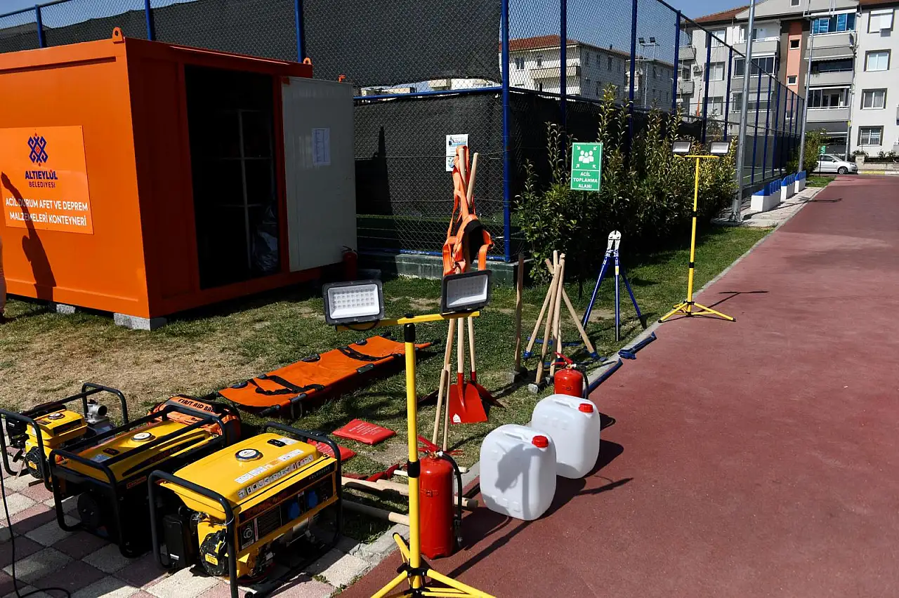 ALTIEYLÜL BELEDİYESİ'NDEN 2025'TE HİZMET SEFERBERLİĞİ