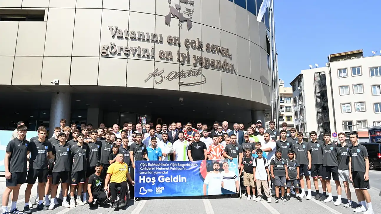 Başpehlivan Enes Doğan'a davullu zurnalı karşılama