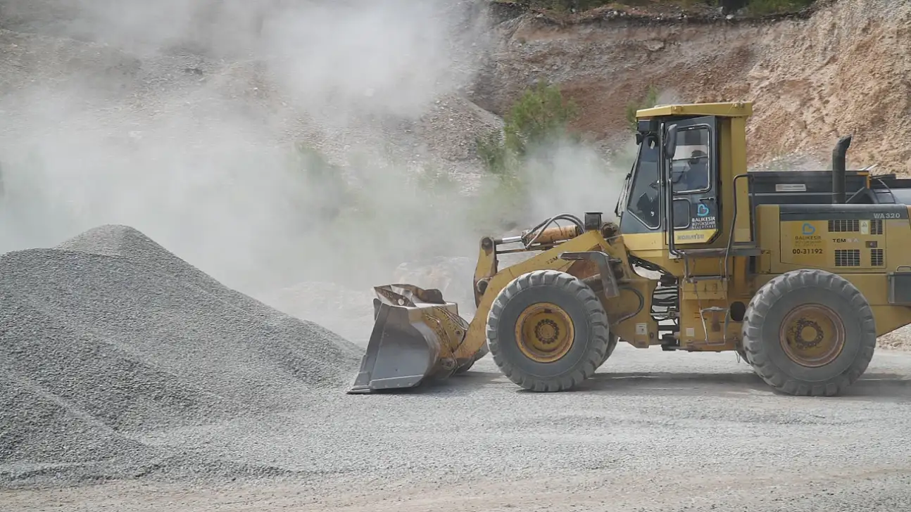 Büyükşehir, Dursunbey'de ulaşım konforunu artırdı