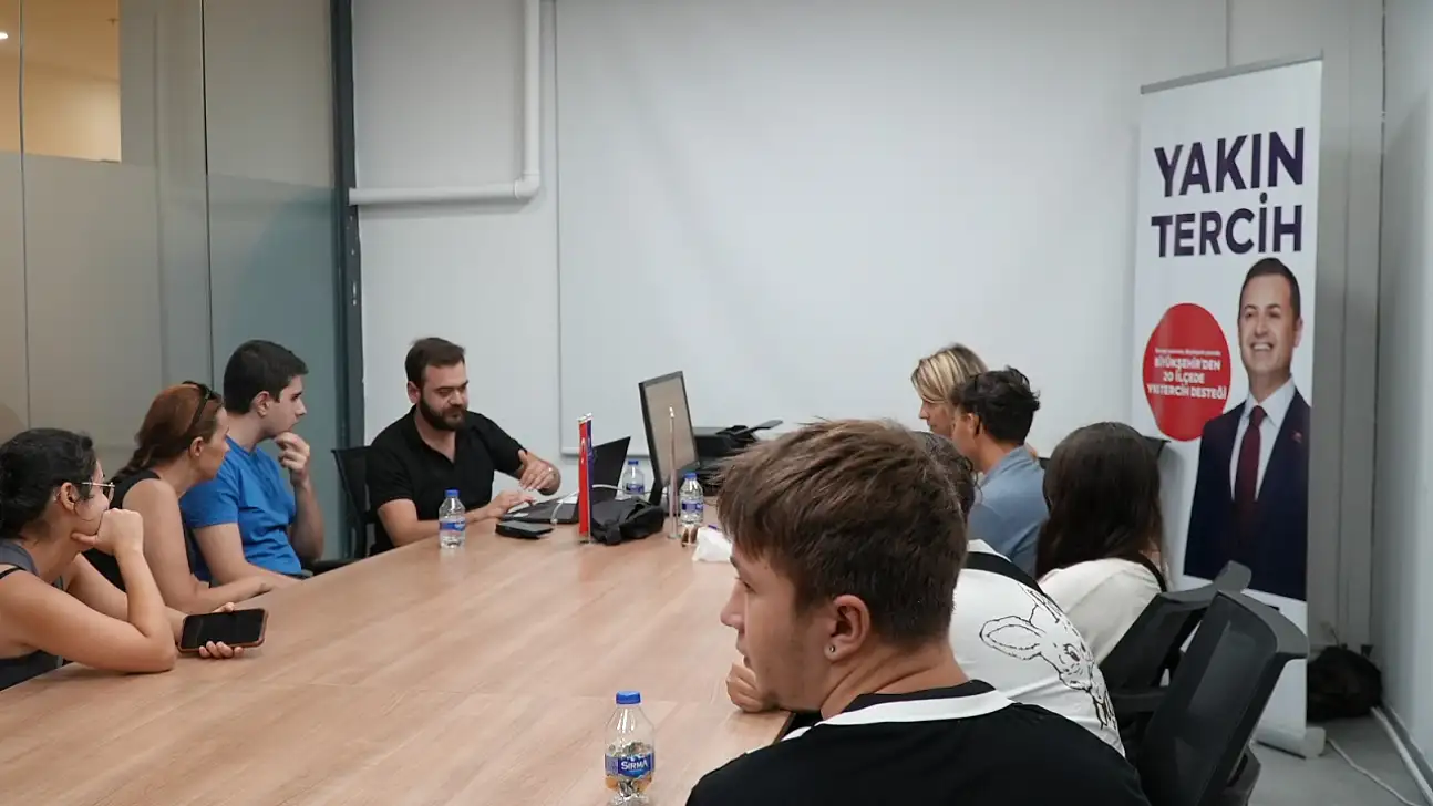 Büyükşehir'in Yakın Tercih Merkezleri'ne Gençlerden Yoğun İlgi