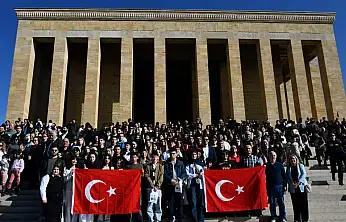 Balıkesirli gençler Ata'nın huzurunda