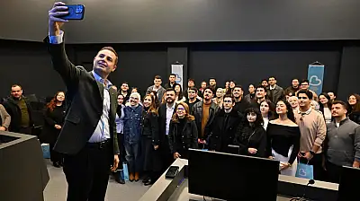 Akın: 'Gençlerimizin her talebi bizim önceliğimiz'