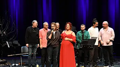 Avlu'da Sezen Aksu Şarkıları Konseri'ne yoğun ilgi