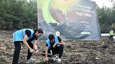 Balıkesir'de Gençler Milli Ağaçlandırma Günü'nde Yeşil Vatan İçin Buluştu