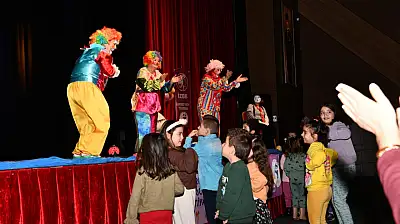 Bir Günde İki Tiyatro Oyunu Sanatseverlerle Buluştu