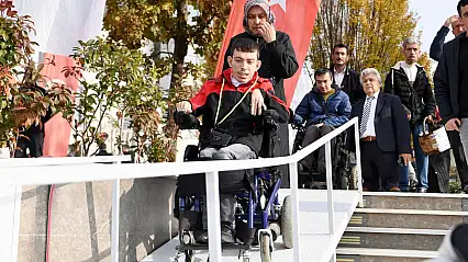 ALTIEYLÜL'DE ENGELLER BİRLİKTE AŞILIYOR