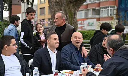 Ahmet Akın Ramazan Bayramı coşkusunu hemşehrileriyle paylaştı