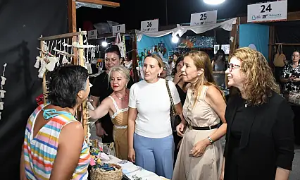 Ayvalık'ta Kadın Emeği Çarşısı'na yoğun ilgi