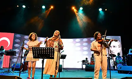 Balıkesir'de anneler ve çocuklarından benzersiz konser