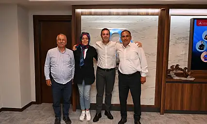 Başkan  Ahmet Akın muhtarları belediyede ağırladı.