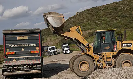 Büyükşehir ile yollar mevsim şartlarına hazırlanıyor