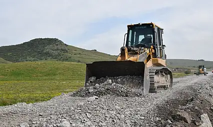 Gönen'de kırsal mahalle grup yolları genişletiliyor