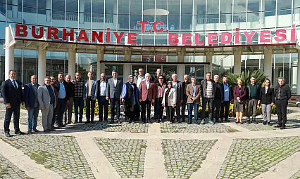MUHTARLAR BURHANİYE BELEDİYESİNDE BİR ARAYA GELDİ