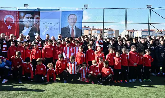 Ayvalık'ta anlamlı açılış... Akın: 'Ayvalıkgücü'nün köklü tarihine yakışan bir tesis'