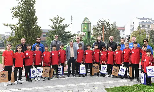 BAŞKAN HAKAN ŞEHİRLİ GELECEĞİN YILDIZLARINI AĞIRLADI