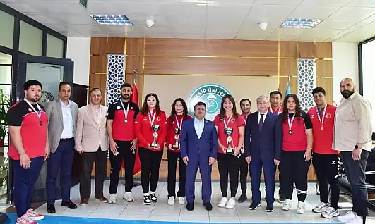 BAÜN Judocuları Madalyalarla Döndü: BAÜN Rektörü Prof. Dr. Yücel Oğurlu'ya Ziyaret