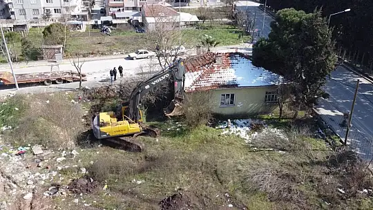 Altıeylül'de Metruk Yapılar Yıkılıyor