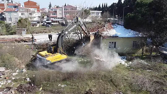 Altıeylül'de Metruk Yapılar Yıkılıyor
