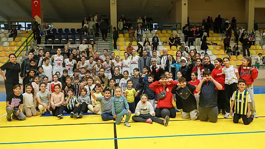 Burhaniye Belediyespor, Fenerbahçe Gelişim'i 70-67 mağlup etti.