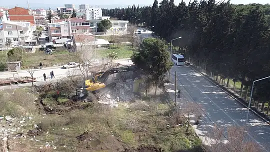 Altıeylül'de Metruk Yapılar Yıkılıyor