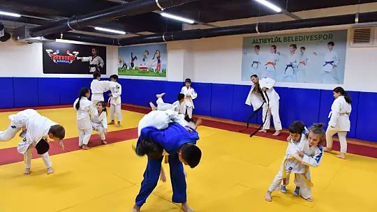 Altıeylül'de Yaz Spor Kurslarına Yoğun İlgi