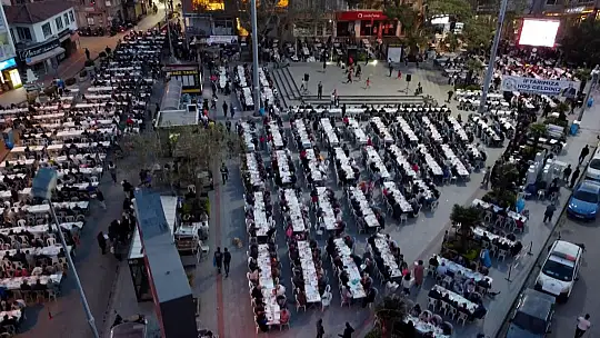 Burhaniyeliler Kadir Gecesi'nde İftarda Buluştu