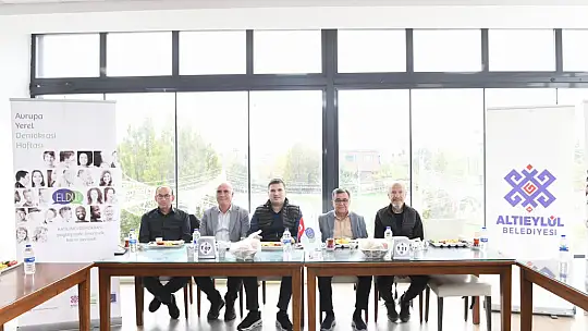 BAŞKAN HAKAN ŞEHİRLİ GELECEĞİN YILDIZLARINI AĞIRLADI