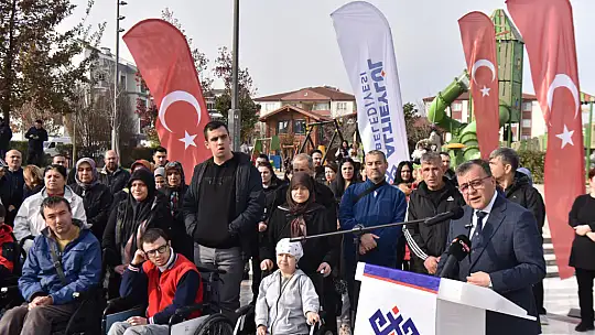 ALTIEYLÜL'DE ENGELLER BİRLİKTE AŞILIYOR