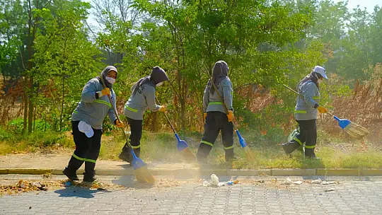 ALTIEYLÜL BELEDİYESİ'NDEN KAPSAMLI TEMİZLİK OPERASYONU