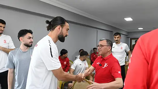 TARİHİ MAÇ ÖNCESİ ŞEHİRLİ BALIKESİRSPORLU FUTBOLCULARLA BULUŞTU