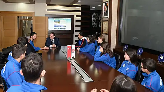 Başkan Orkan Şampiyonları Ağırladı