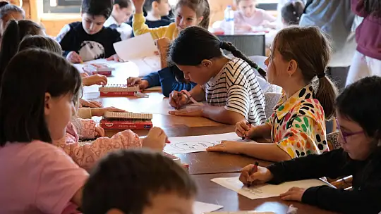 MİNİKLERİN GÖZÜNDEN ATATÜRK