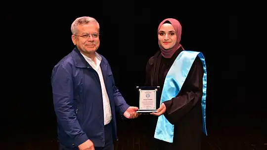 BAÜN İlahiyat Fakültesi'nde Mezuniyet Sevinci