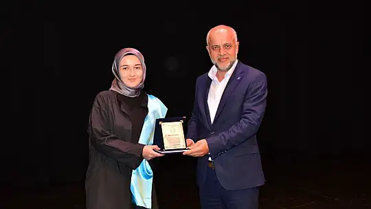 BAÜN İlahiyat Fakültesi'nde Mezuniyet Sevinci