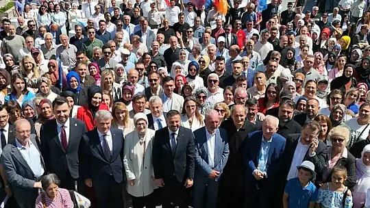 Şeyh Lütfullah Camii Meydanı'nda Coşkulu Bayramlaşma