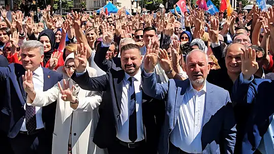 Şeyh Lütfullah Camii Meydanı'nda Coşkulu Bayramlaşma