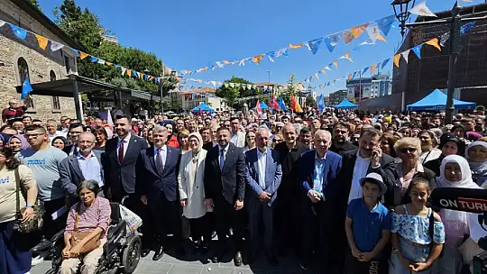 Şeyh Lütfullah Camii Meydanı'nda Coşkulu Bayramlaşma