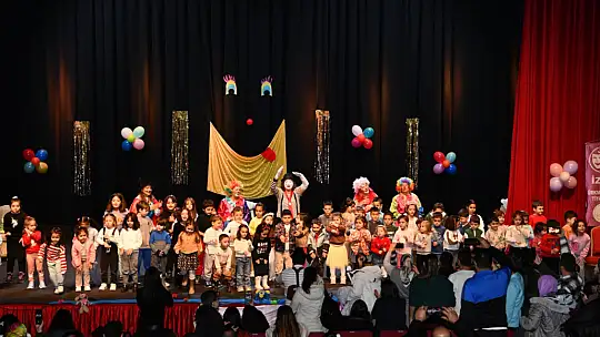 Bir Günde İki Tiyatro Oyunu Sanatseverlerle Buluştu