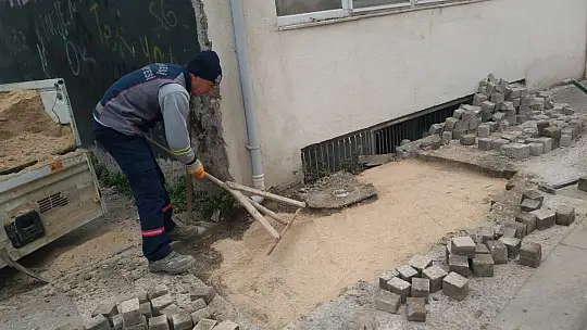 Karesi'de Yollar örülüyor