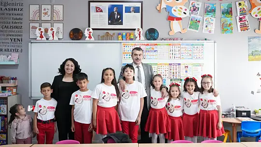 Bakan Tekin'den Susurluk'ta Öğrenci ve Öğretmenlere Ziyaret